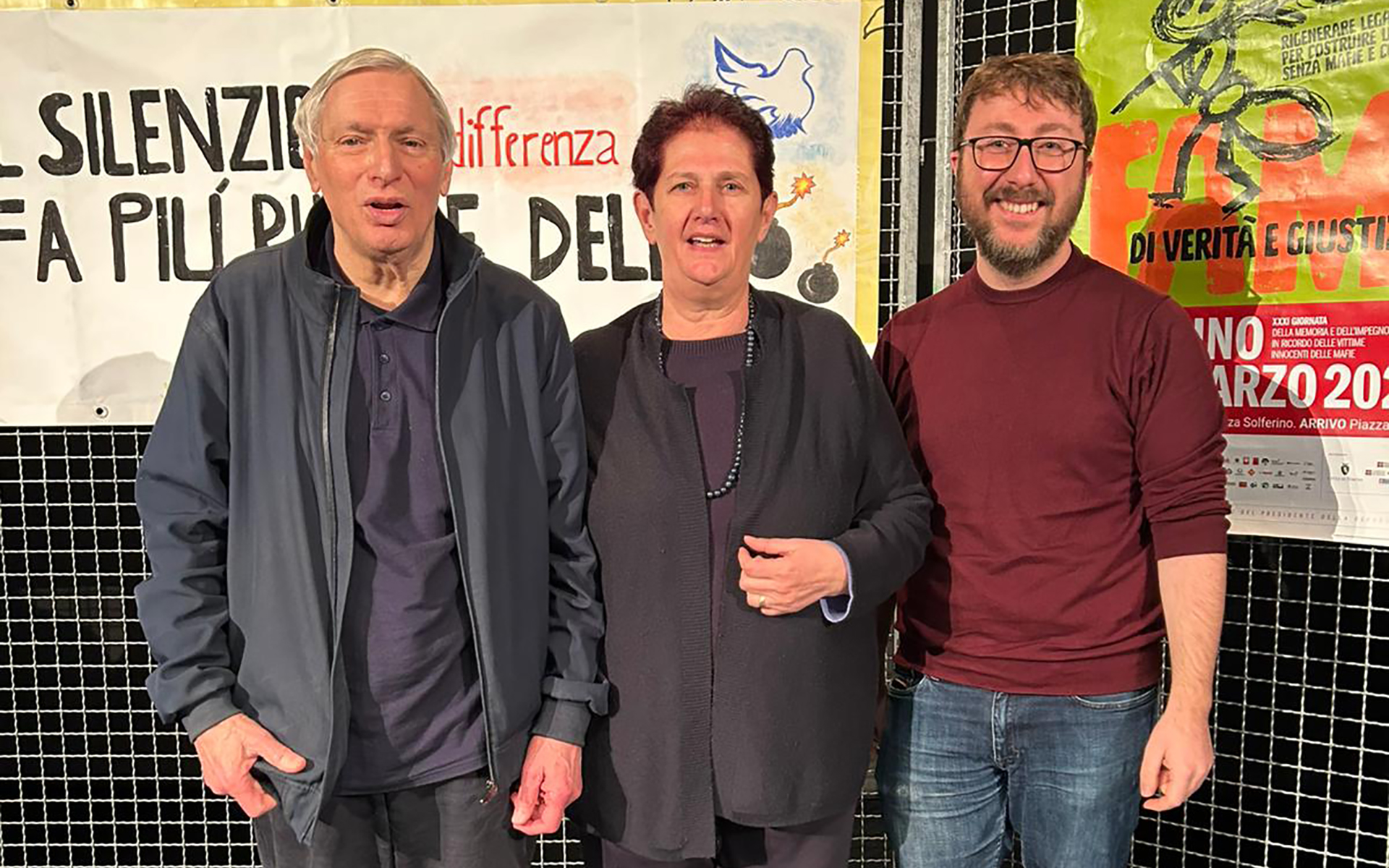 Don Luigi Ciotti insieme a Paola Babbini, vicesindaco e assessora alla Cultura, con Andrea Turturro, referente di Libera Piemonte